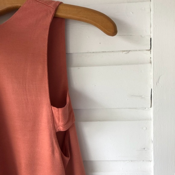 Banana Republic Salmon Sleeveless Blouse - Picture 2 of 6